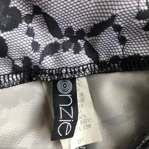 Lace look yoga tights. Onzie brand. Size small. - Picture 4 of 4